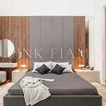 Brand New Modern Flat : Pink Flamingo