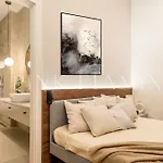 Brand New Modern Flat : Pink Flamingo