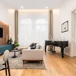 Brand New Modern Flat : Pink Flamingo
