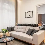 Brand New Modern Flat : Pink Flamingo