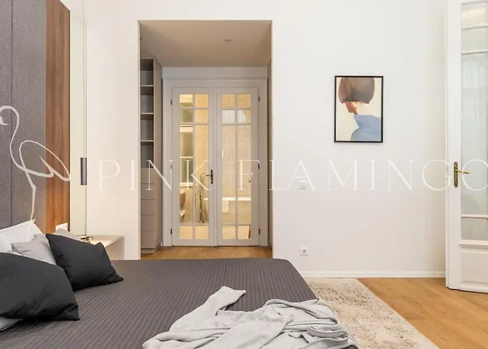 Brand New Modern Flat : Pink Flamingo