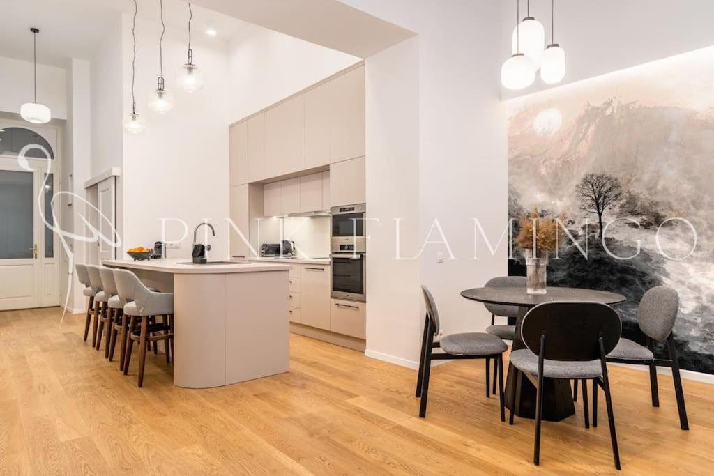 Brand New Modern Flat : Pink Flamingo * Budapest