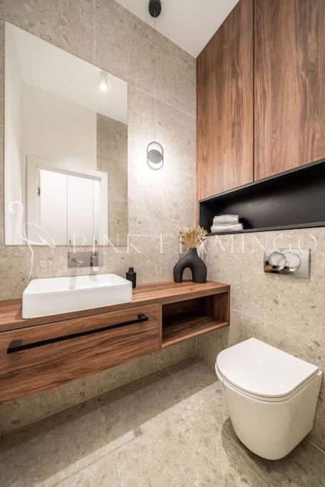 Apartment Brand New Modern Flat : Pink Flamingo *